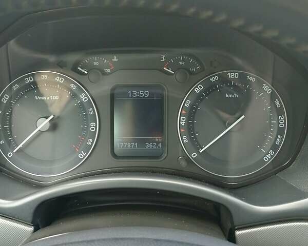 Синий Шкода Октавия, объемом двигателя 2 л и пробегом 207 тыс. км за 2901 $, фото 1 на Automoto.ua