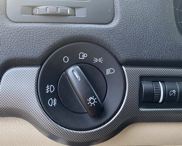 Синій Шкода Октавія, об'ємом двигуна 2 л та пробігом 242 тис. км за 7999 $, фото 18 на Automoto.ua
