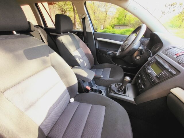 Синий Шкода Октавия, объемом двигателя 1.6 л и пробегом 220 тыс. км за 6100 $, фото 3 на Automoto.ua