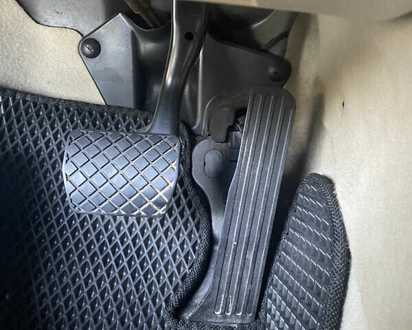 Синій Шкода Октавія, об'ємом двигуна 2 л та пробігом 242 тис. км за 7999 $, фото 15 на Automoto.ua