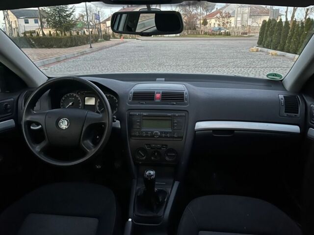 Синий Шкода Октавия, объемом двигателя 1.6 л и пробегом 230 тыс. км за 5450 $, фото 5 на Automoto.ua