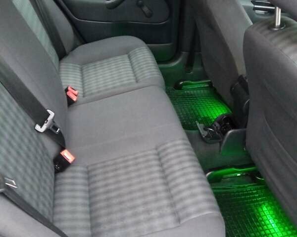 Синій Шкода Октавія, об'ємом двигуна 1.6 л та пробігом 204 тис. км за 5100 $, фото 43 на Automoto.ua