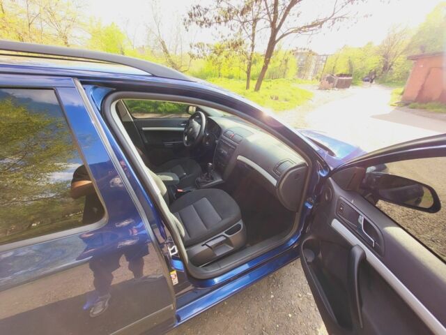 Синий Шкода Октавия, объемом двигателя 1.6 л и пробегом 220 тыс. км за 6100 $, фото 4 на Automoto.ua