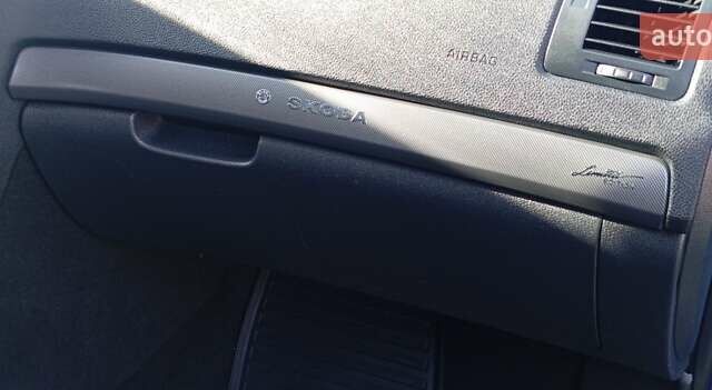 Синий Шкода Октавия, объемом двигателя 1.6 л и пробегом 226 тыс. км за 7000 $, фото 15 на Automoto.ua