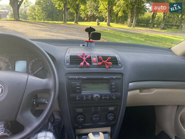 Синій Шкода Октавія, об'ємом двигуна 2 л та пробігом 242 тис. км за 7999 $, фото 19 на Automoto.ua