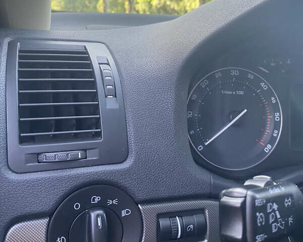 Синій Шкода Октавія, об'ємом двигуна 2 л та пробігом 242 тис. км за 7999 $, фото 39 на Automoto.ua