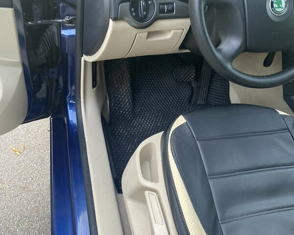 Синій Шкода Октавія, об'ємом двигуна 2 л та пробігом 242 тис. км за 7999 $, фото 36 на Automoto.ua