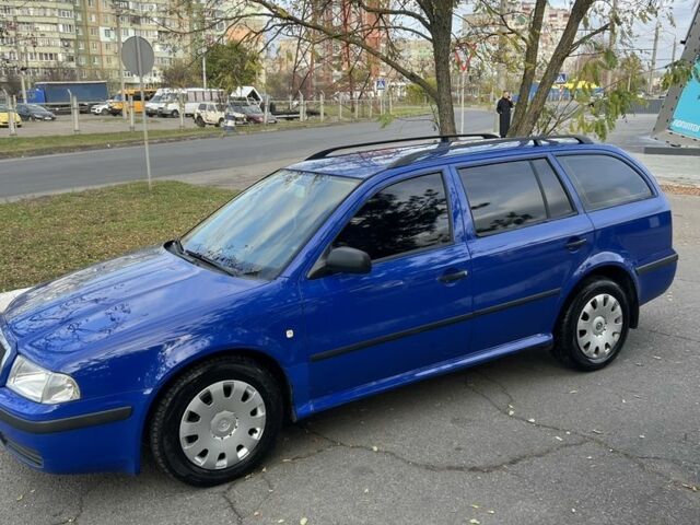 Синий Шкода Октавия, объемом двигателя 1.6 л и пробегом 371 тыс. км за 4200 $, фото 1 на Automoto.ua