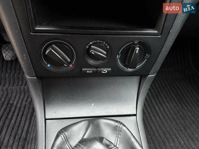 Синій Шкода Октавія, об'ємом двигуна 1.6 л та пробігом 205 тис. км за 4999 $, фото 13 на Automoto.ua