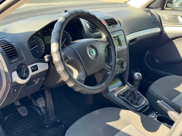 Синий Шкода Октавия, объемом двигателя 1.6 л и пробегом 202 тыс. км за 6240 $, фото 19 на Automoto.ua