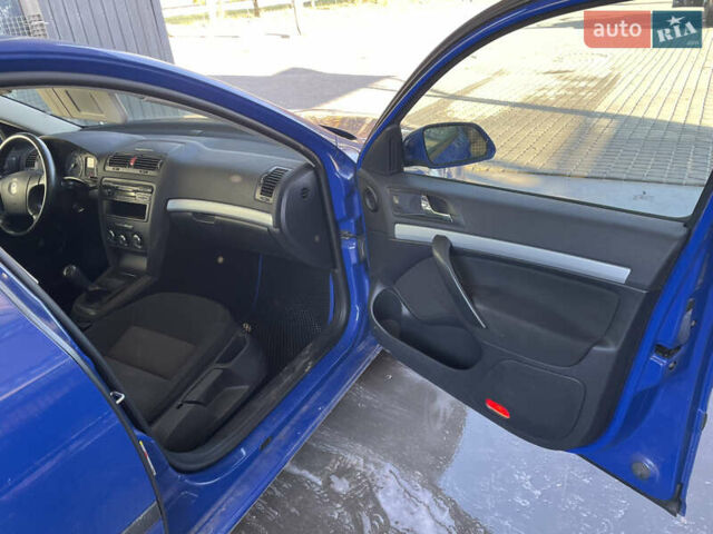 Синій Шкода Октавія, об'ємом двигуна 1.6 л та пробігом 350 тис. км за 4200 $, фото 12 на Automoto.ua
