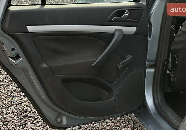 Синій Шкода Октавія, об'ємом двигуна 1.6 л та пробігом 212 тис. км за 6250 $, фото 64 на Automoto.ua