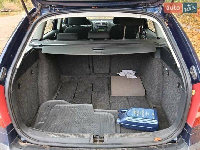 Синий Шкода Октавия, объемом двигателя 2 л и пробегом 383 тыс. км за 2750 $, фото 2 на Automoto.ua