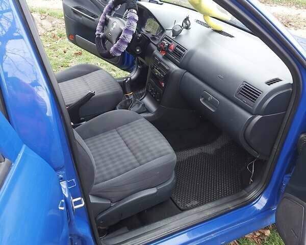 Синий Шкода Октавия, объемом двигателя 1.6 л и пробегом 218 тыс. км за 5800 $, фото 9 на Automoto.ua