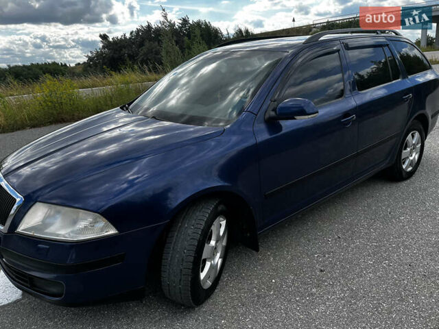 Синий Шкода Октавия, объемом двигателя 1.6 л и пробегом 292 тыс. км за 5600 $, фото 2 на Automoto.ua