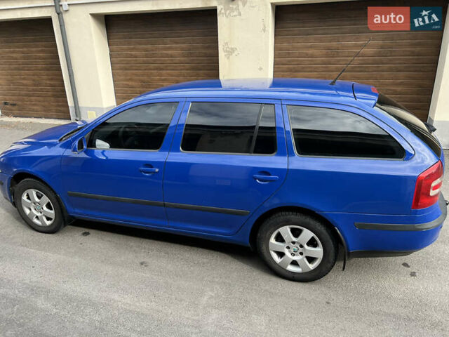 Синий Шкода Октавия, объемом двигателя 1.6 л и пробегом 237 тыс. км за 4450 $, фото 1 на Automoto.ua