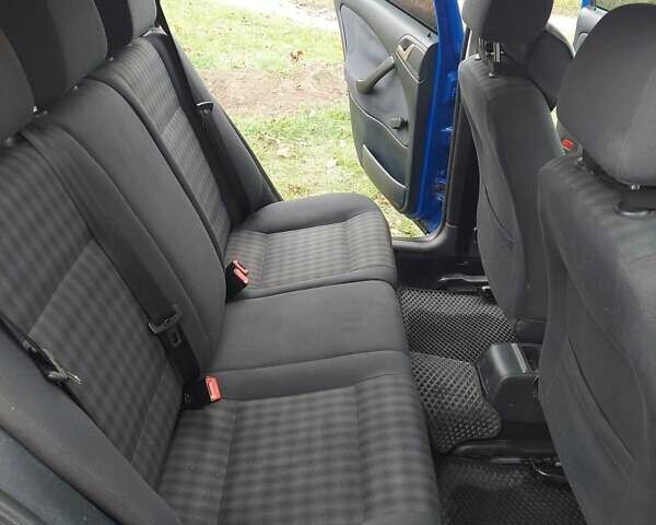 Синий Шкода Октавия, объемом двигателя 1.6 л и пробегом 218 тыс. км за 5800 $, фото 3 на Automoto.ua