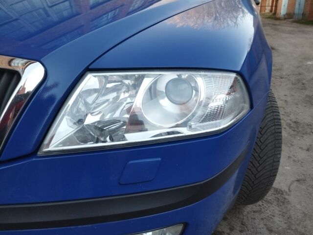 Синий Шкода Октавия, объемом двигателя 1.6 л и пробегом 220 тыс. км за 5800 $, фото 3 на Automoto.ua