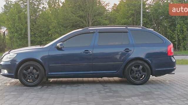 Синий Шкода Октавия, объемом двигателя 1.6 л и пробегом 235 тыс. км за 5600 $, фото 1 на Automoto.ua