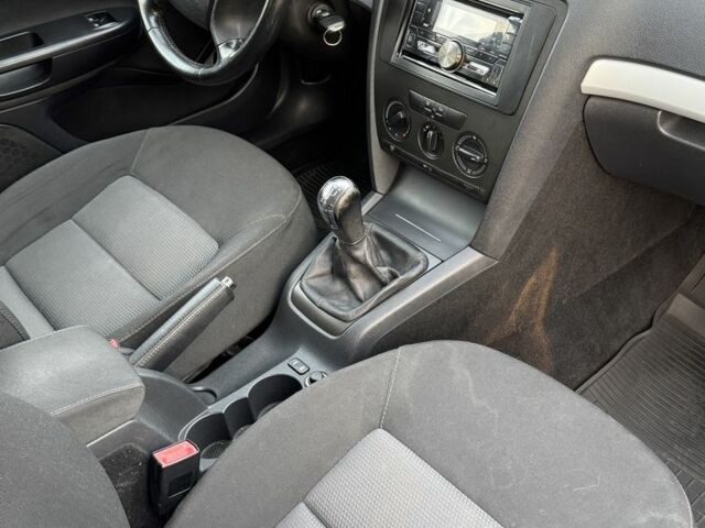 Синий Шкода Октавия, объемом двигателя 1.6 л и пробегом 190 тыс. км за 6000 $, фото 12 на Automoto.ua