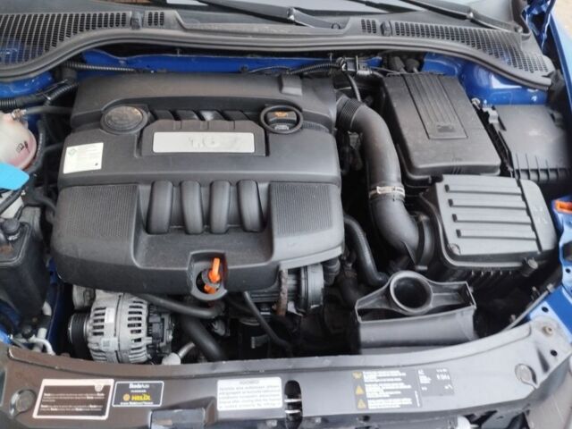 Синий Шкода Октавия, объемом двигателя 1.6 л и пробегом 220 тыс. км за 5800 $, фото 1 на Automoto.ua