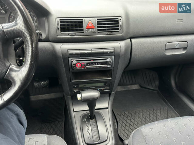 Синий Шкода Октавия, объемом двигателя 1.6 л и пробегом 285 тыс. км за 4600 $, фото 15 на Automoto.ua