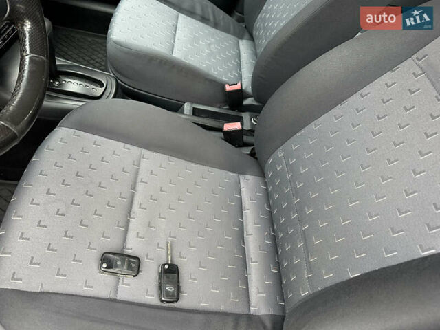 Синий Шкода Октавия, объемом двигателя 1.6 л и пробегом 285 тыс. км за 4600 $, фото 13 на Automoto.ua