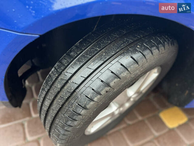 Синий Шкода Октавия, объемом двигателя 1.6 л и пробегом 220 тыс. км за 7200 $, фото 5 на Automoto.ua