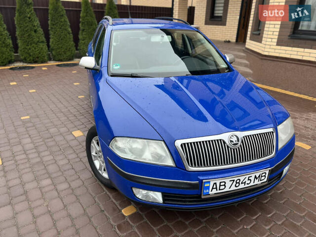Синий Шкода Октавия, объемом двигателя 1.6 л и пробегом 220 тыс. км за 7200 $, фото 1 на Automoto.ua
