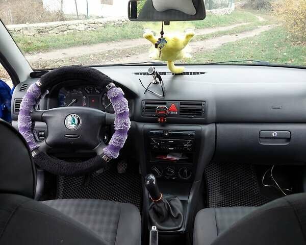 Синий Шкода Октавия, объемом двигателя 1.6 л и пробегом 218 тыс. км за 5800 $, фото 1 на Automoto.ua