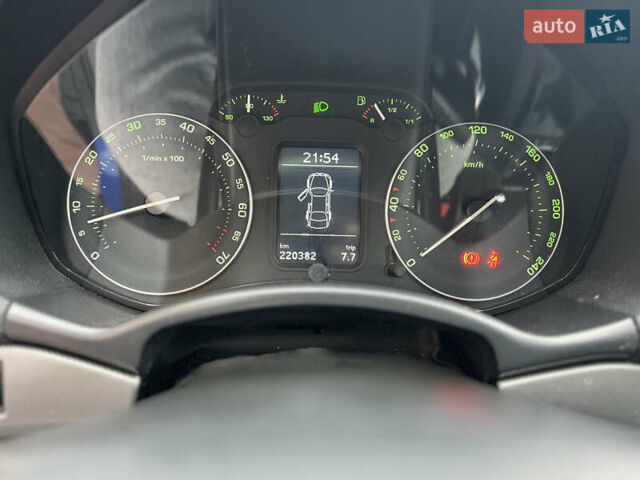 Синий Шкода Октавия, объемом двигателя 1.6 л и пробегом 220 тыс. км за 7200 $, фото 32 на Automoto.ua