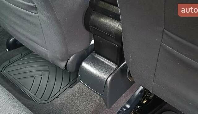 Синий Шкода Октавия, объемом двигателя 1.6 л и пробегом 237 тыс. км за 5250 $, фото 62 на Automoto.ua