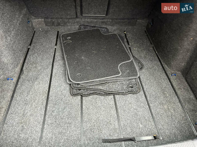 Синий Шкода Октавия, объемом двигателя 1.6 л и пробегом 220 тыс. км за 7200 $, фото 23 на Automoto.ua