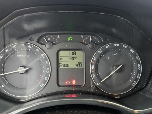 Синий Шкода Октавия, объемом двигателя 1.6 л и пробегом 249 тыс. км за 5499 $, фото 3 на Automoto.ua