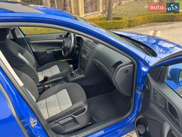 Синий Шкода Октавия, объемом двигателя 1.6 л и пробегом 201 тыс. км за 5400 $, фото 25 на Automoto.ua