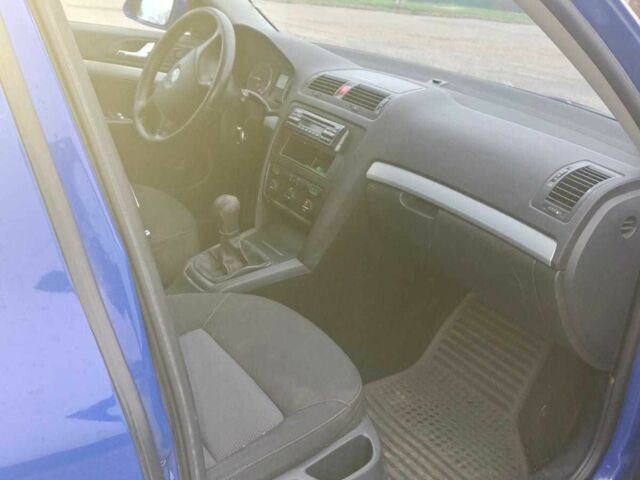 Синий Шкода Октавия, объемом двигателя 1.9 л и пробегом 380 тыс. км за 2600 $, фото 2 на Automoto.ua