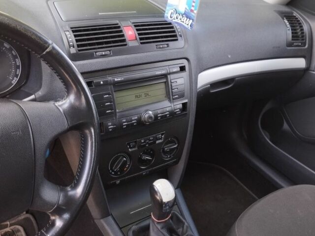 Синий Шкода Октавия, объемом двигателя 1.6 л и пробегом 220 тыс. км за 5800 $, фото 12 на Automoto.ua