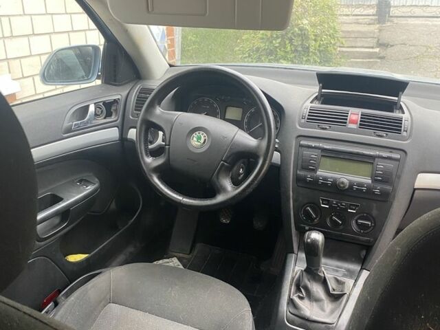 Синий Шкода Октавия, объемом двигателя 1.9 л и пробегом 300 тыс. км за 2950 $, фото 2 на Automoto.ua