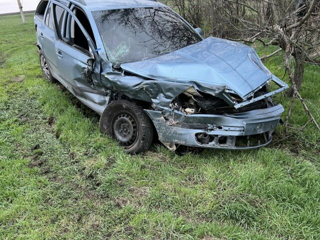 Синий Шкода Октавия, объемом двигателя 1.9 л и пробегом 300 тыс. км за 2500 $, фото 9 на Automoto.ua