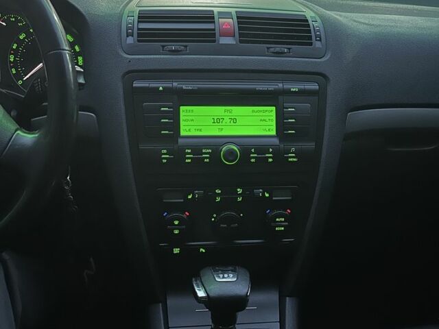 Синий Шкода Октавия, объемом двигателя 2 л и пробегом 281 тыс. км за 3399 $, фото 9 на Automoto.ua