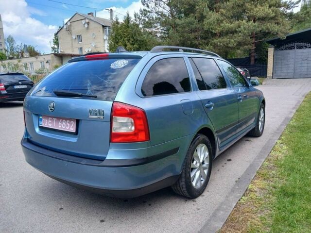 Синий Шкода Октавия, объемом двигателя 0 л и пробегом 200 тыс. км за 6100 $, фото 2 на Automoto.ua