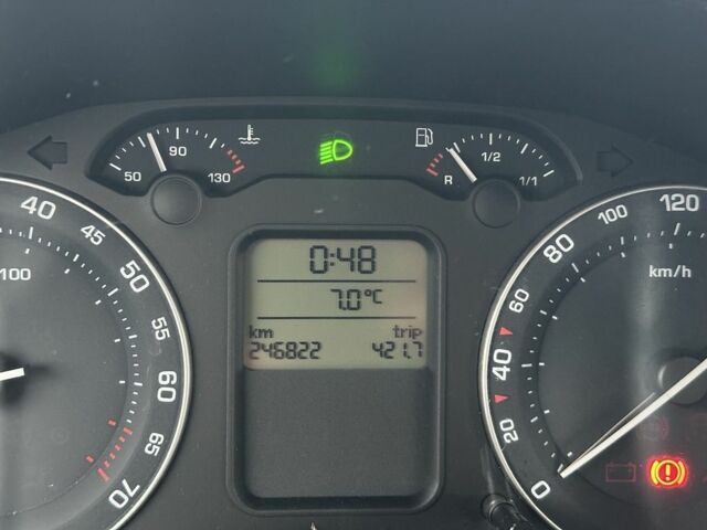 Синий Шкода Октавия, объемом двигателя 1.6 л и пробегом 246 тыс. км за 5500 $, фото 11 на Automoto.ua