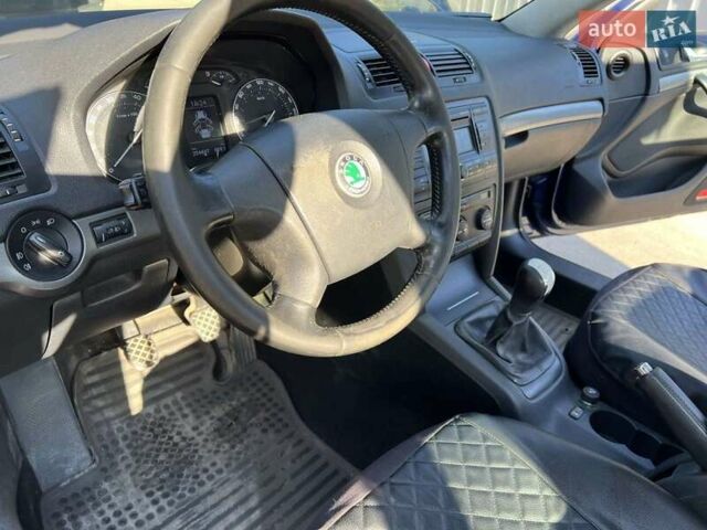 Синий Шкода Октавия, объемом двигателя 1.6 л и пробегом 254 тыс. км за 5800 $, фото 2 на Automoto.ua