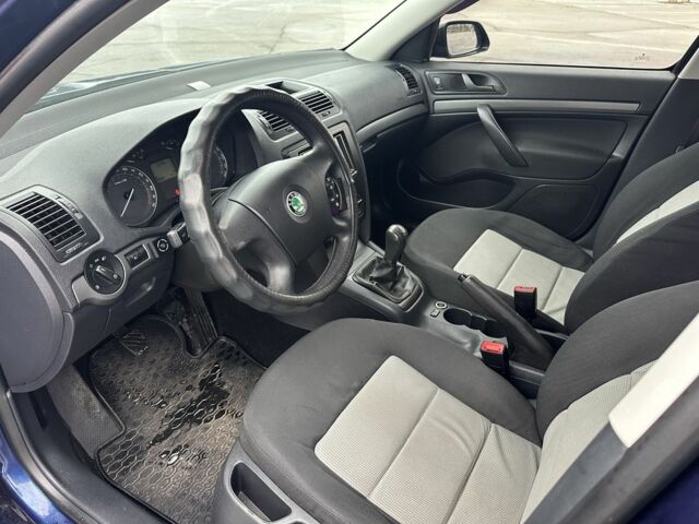 Синий Шкода Октавия, объемом двигателя 1.6 л и пробегом 246 тыс. км за 5500 $, фото 5 на Automoto.ua