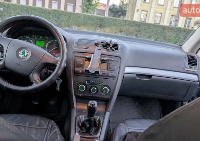 Синий Шкода Октавия, объемом двигателя 1.6 л и пробегом 329 тыс. км за 6299 $, фото 12 на Automoto.ua