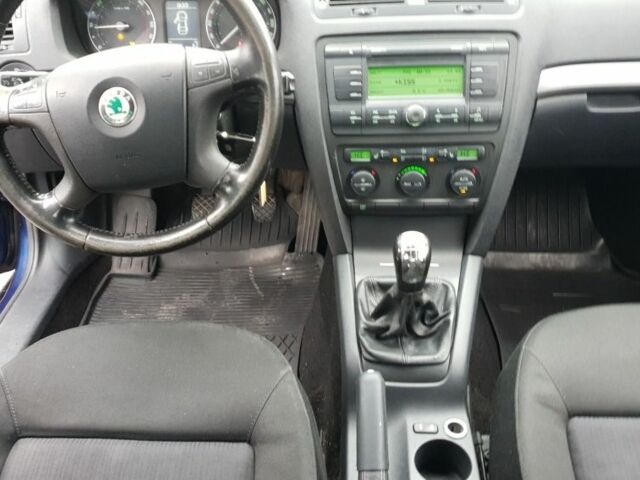 Синій Шкода Октавія, об'ємом двигуна 2 л та пробігом 333 тис. км за 3000 $, фото 6 на Automoto.ua