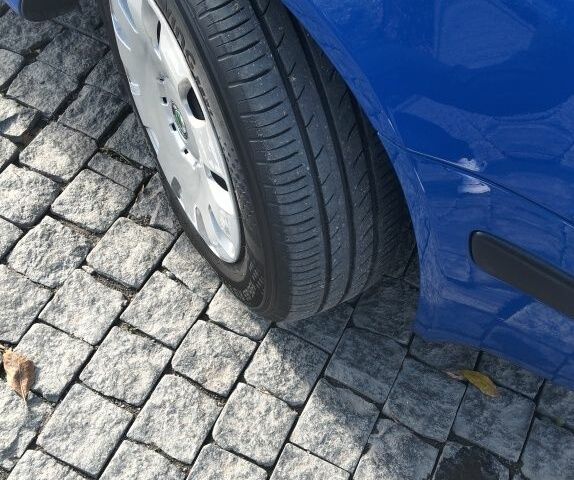 Синий Шкода Октавия, объемом двигателя 1 л и пробегом 230 тыс. км за 5100 $, фото 3 на Automoto.ua