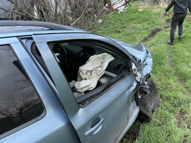 Синий Шкода Октавия, объемом двигателя 1.9 л и пробегом 300 тыс. км за 2500 $, фото 5 на Automoto.ua