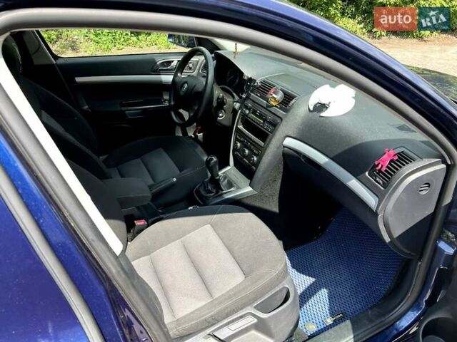 Синій Шкода Октавія, об'ємом двигуна 1.6 л та пробігом 215 тис. км за 4700 $, фото 1 на Automoto.ua