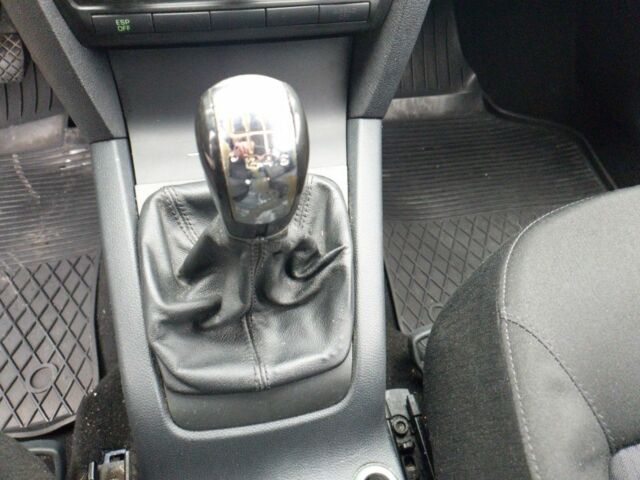 Синій Шкода Октавія, об'ємом двигуна 2 л та пробігом 333 тис. км за 3000 $, фото 7 на Automoto.ua